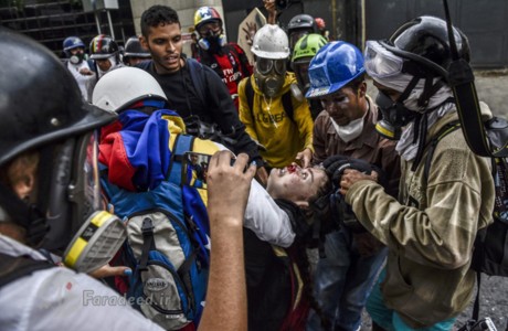 جنگ خونین خیابانی در ونزوئلا+عکس