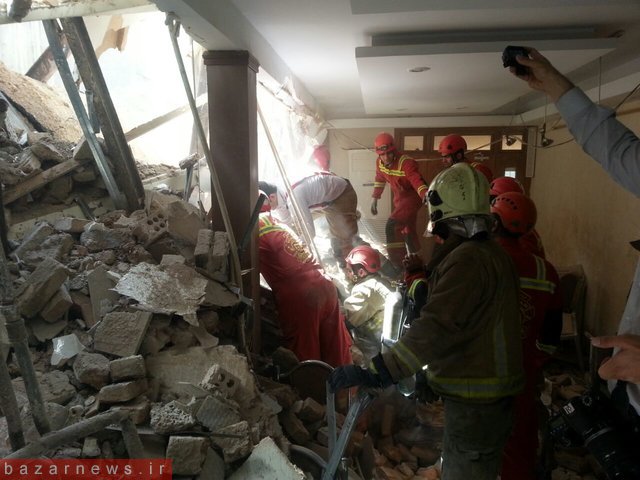 نجات 40 تن از ریزش ساختمان 4 طبقه در گیشا +عکس