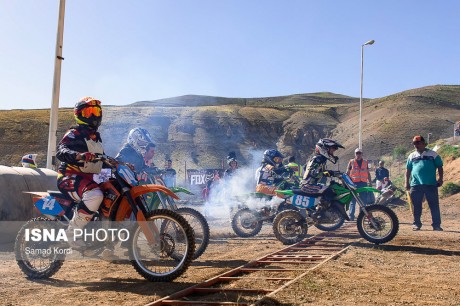 نخستین مسابقات موتور سواری بانوان در ایران+عکس