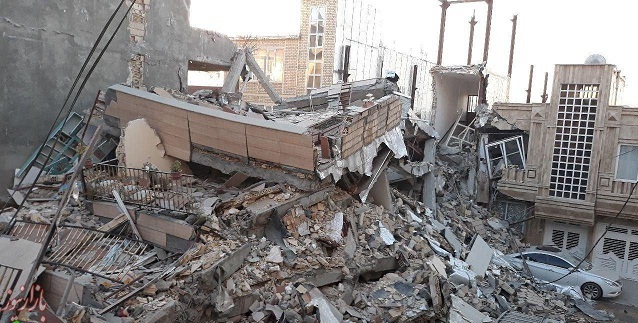 عکس: تخریب ساختمان 6 طبقه در جوانرود کرمانشاه