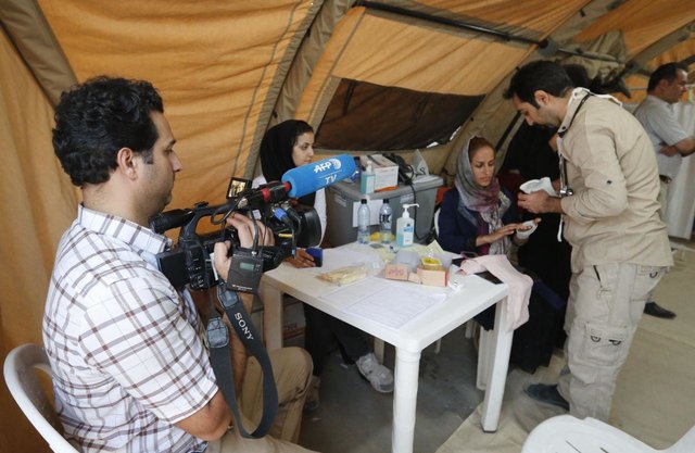 حضور خبرنگاران خارجی در مناطق زلزله زده+عکس