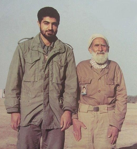 عکس دیده نشده از سردار سلیمانی در کنار پدرش+تصویر