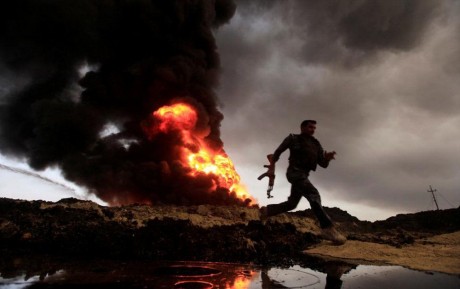 دانلود ویدئو فوران نفت از چاهی در ترکمنستان