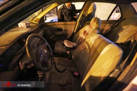 پرتاب ترقه داخل خودروی پلیس‌راهور+تصاویر دلخراش