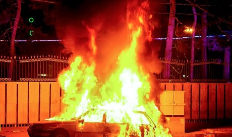 آتش سوزی و انفجار خودرو در گلشهر کرج+تصاویر