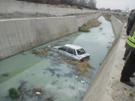سقوط مرگبار پراید به کانال آب و فوت 4 سرنشین +عکس
