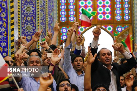 روحانی در بین طرفدارانش در یزد (آلبوم عکس)