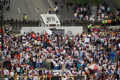 اوضاع آشفته ونزوئلا / گزارش تصویری از تظاهرات زنان