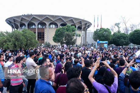 شادی مردم تهران پس از انتخابات ۲۹ اردیبهشت+تصاویر