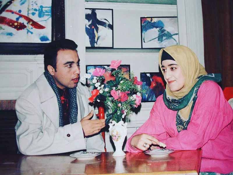 تیپ رضا عطاران در کنار فاطمه هاشمی 23 سال پیش! + عکس
