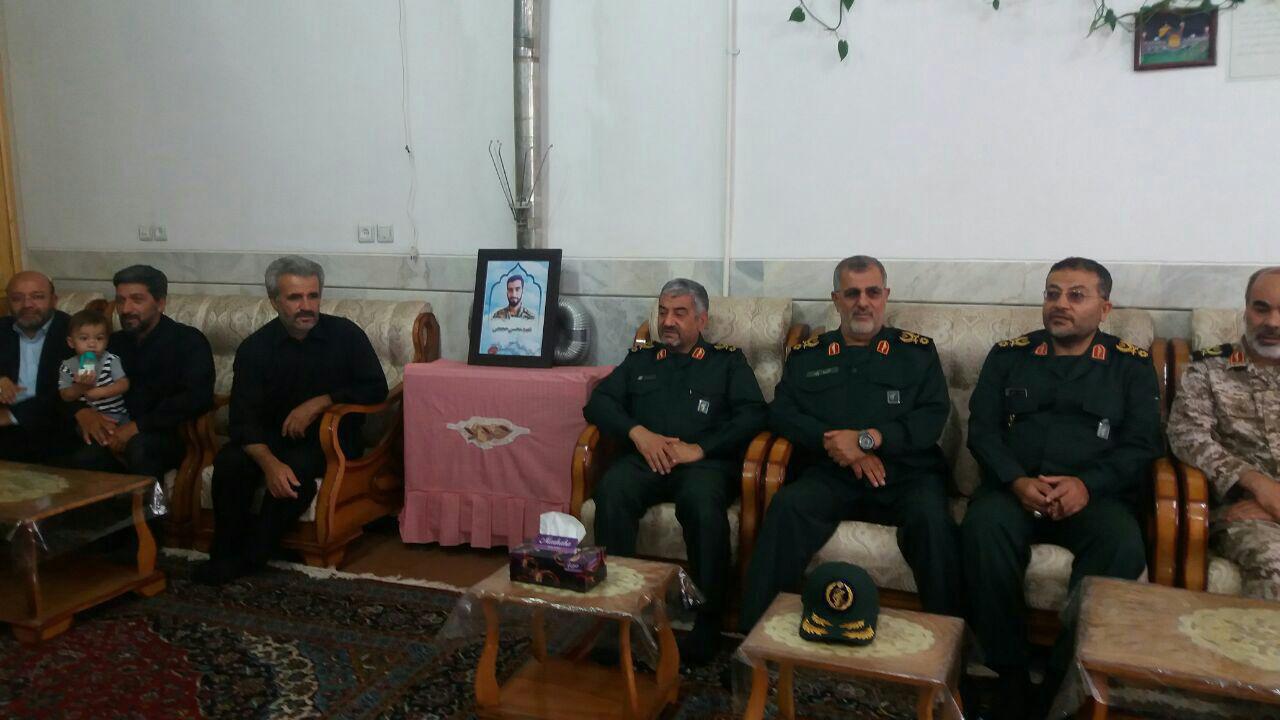 فرمانده کل سپاه در منزل شهید محسن حججی+عکس
