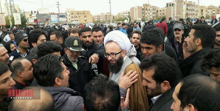 حضور یک امام جمعه در بین معترضین!+عکس