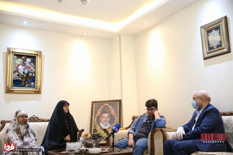 حضور رئیس مجلس در منزل شهید مدافع سلامت +عکس