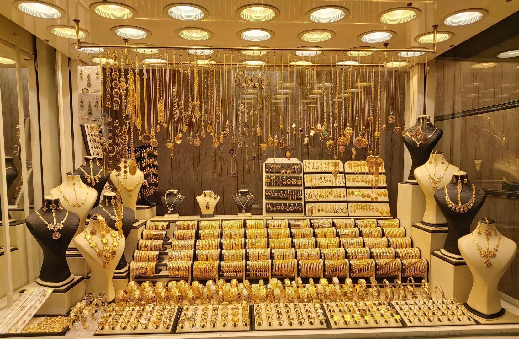 «جواهرات دسته دوم» همچنان در ویترین طلا فروشی‌ها / بازار سکه و جواهر در سال ۱۴۰۱ چه سرنوشتی خواهد داشت؟