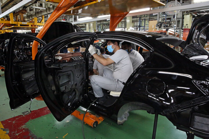 تلاش وزارت صمت برای کاهش ۱۵ درصدی هزینه تولید خودرو/ ساخت یک اتومبیل ۱۸۰۰ یورو ارزبری دارد