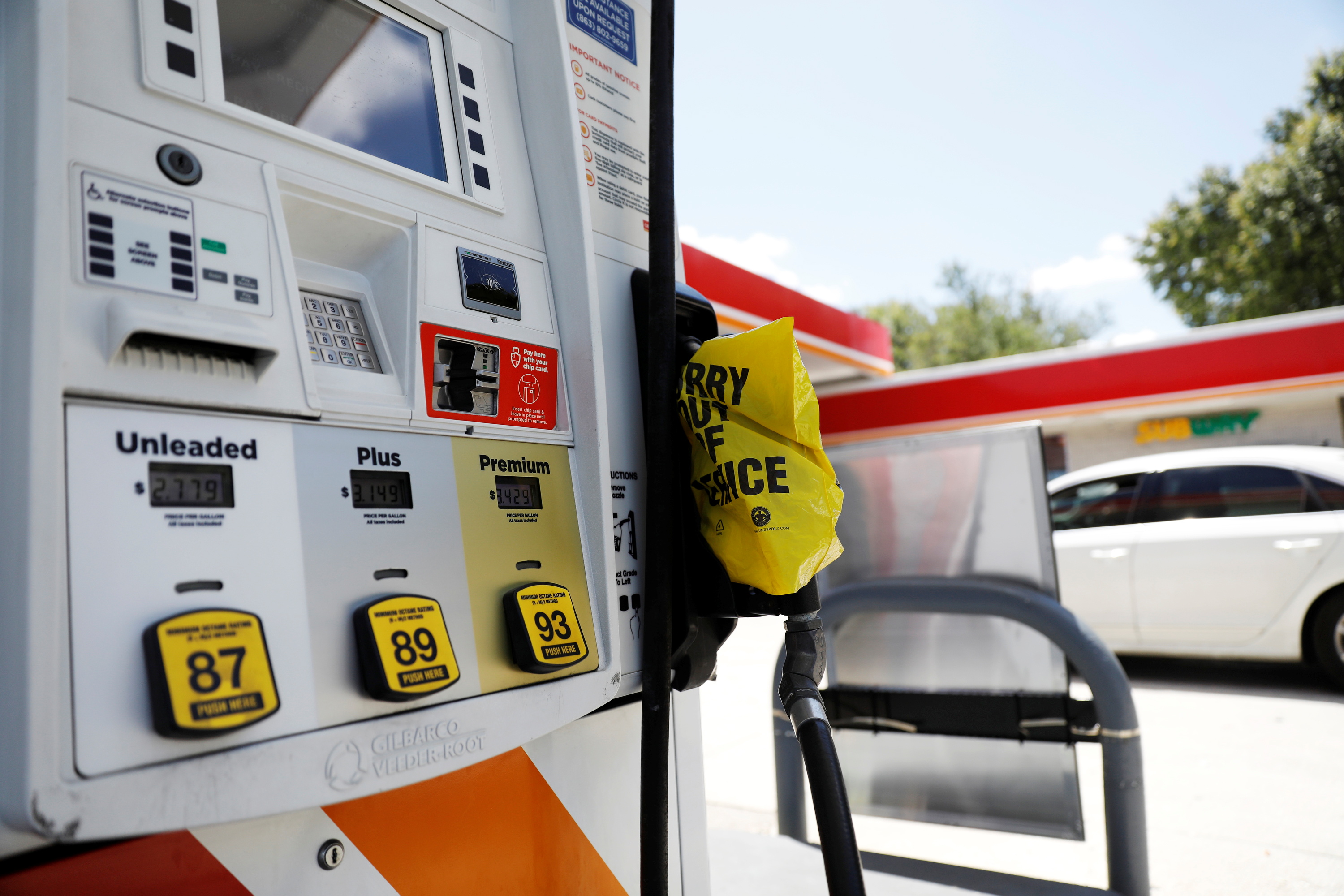 روش آمریکا برای کاهش مصرف سوخت/ گران‌سازی بنزین یا بهبود عملکرد خودروها؟